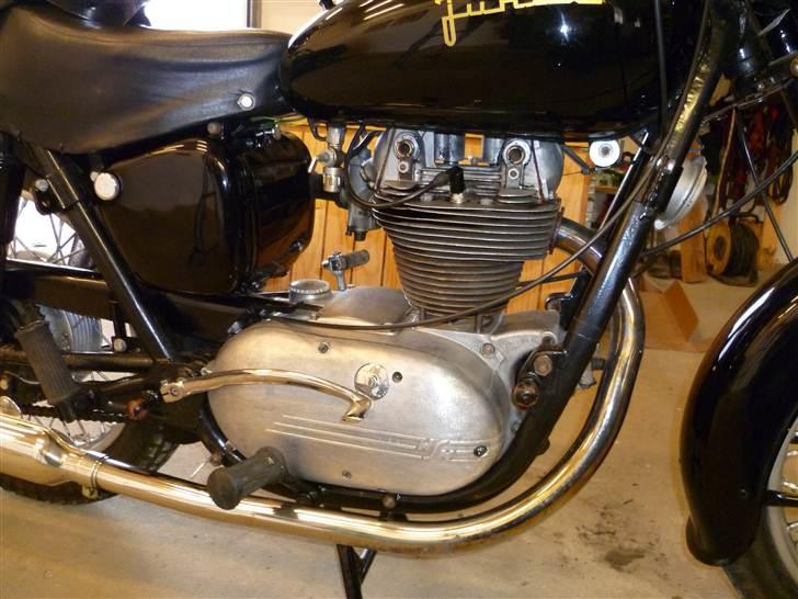 Ural junak M07 - maskinen som gemmer på 19 vilde hest. Motor er produceret på traktorfabrikken Ursus billede 5