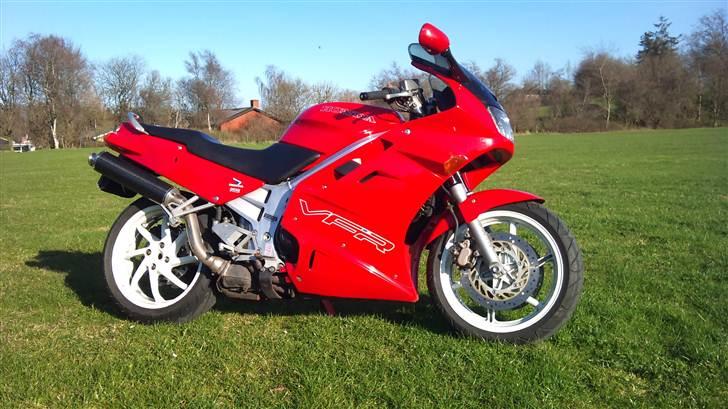 Honda VFR 750 F.  RC 36. billede 2