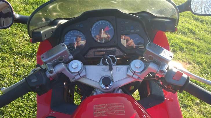 Honda VFR 750 F.  RC 36. billede 6