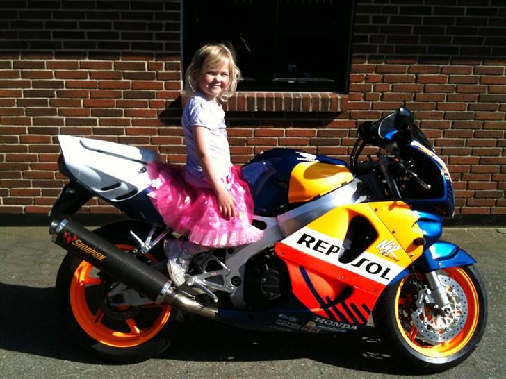 Honda cbr 900 repsol solgt  billede 3