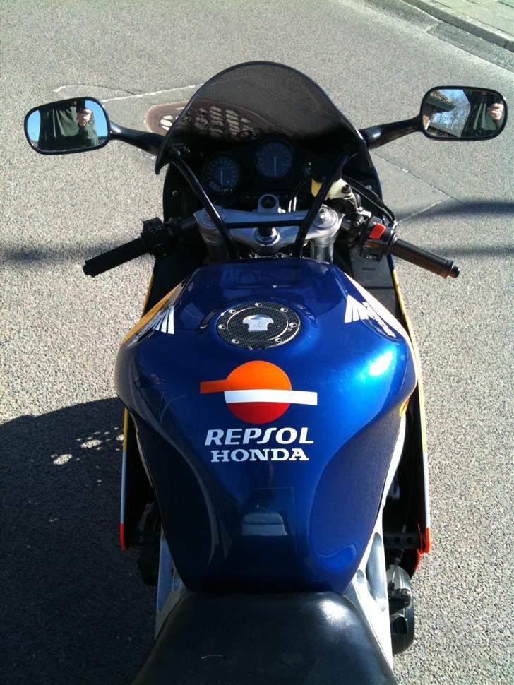 Honda cbr 900 repsol solgt  billede 4