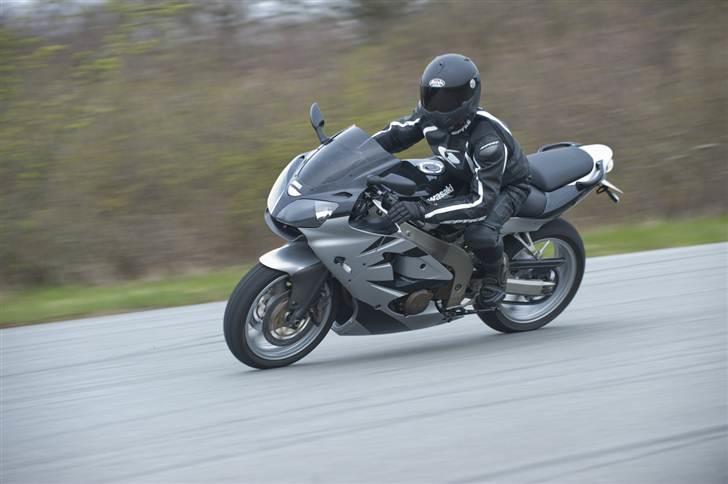 Kawasaki ZX6R Ninja - Til kørekursus billede 9