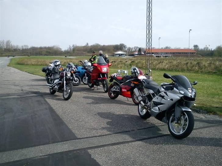 Kawasaki ZX6R Ninja - Til kørekursus billede 10