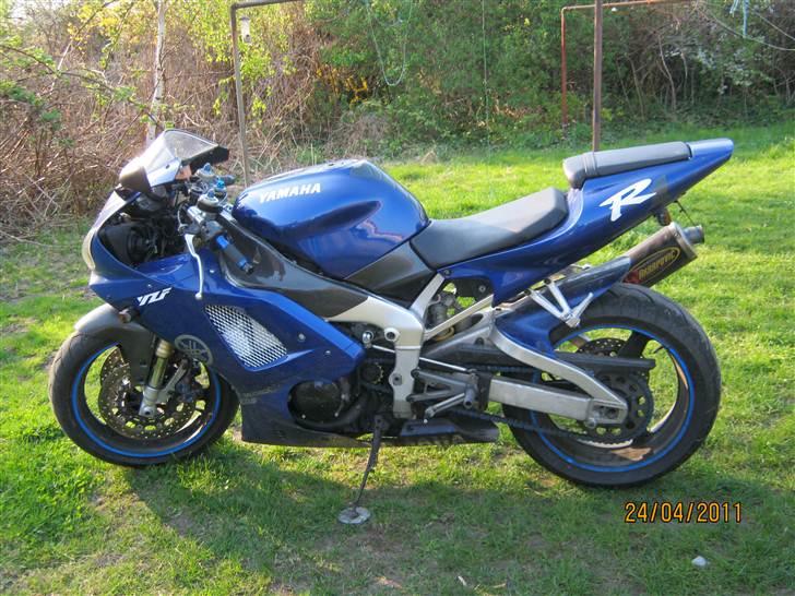 Yamaha R1 billede 1