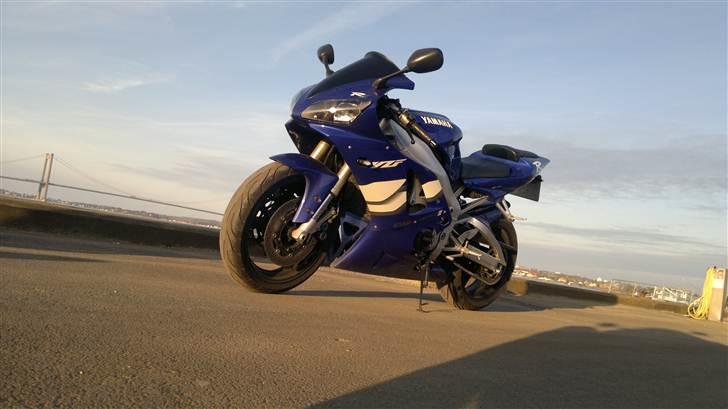 Yamaha yzf r1 (solgt) billede 2