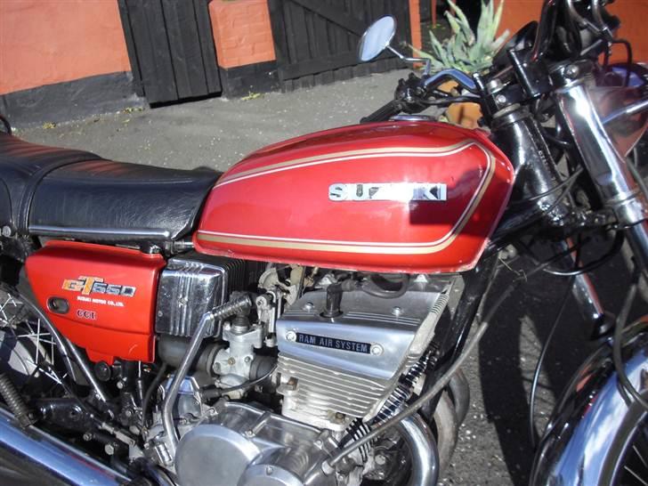 Suzuki GT 550 billede 7