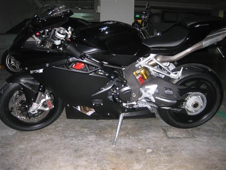 MV Agusta F4 1000R - 50mm Marzocchi upside down foran og sachs agter billede 3