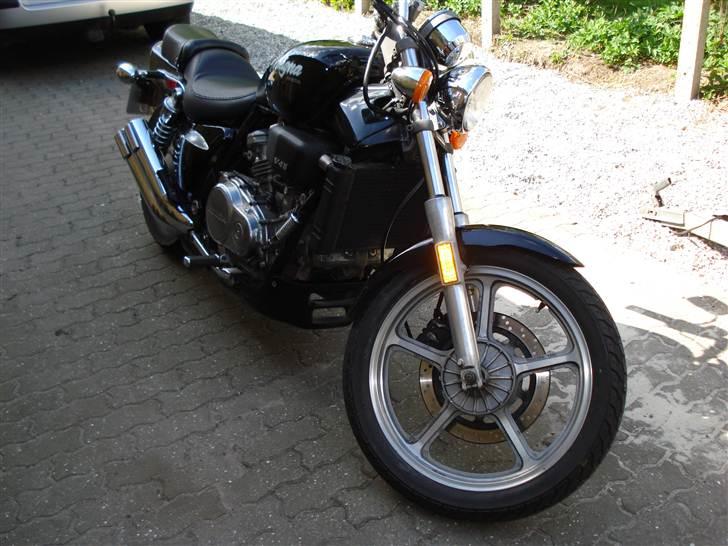 Honda VF 750 Super Magna billede 1