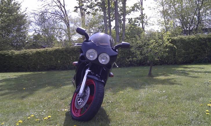 Suzuki GSXR 400RR billede 2