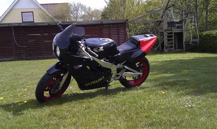 Suzuki GSXR 400RR billede 3