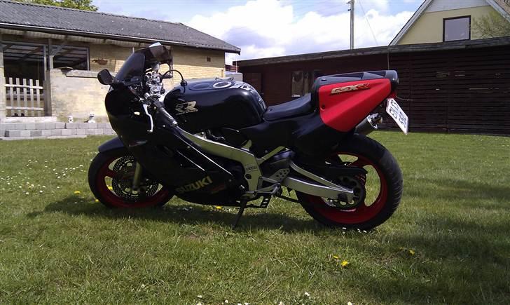 Suzuki GSXR 400RR billede 4