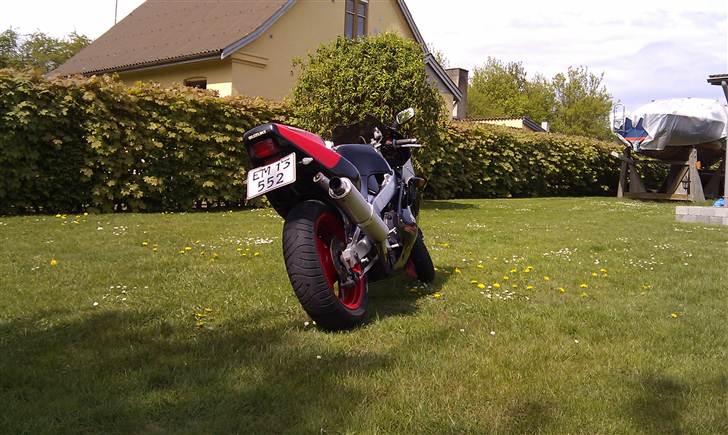 Suzuki GSXR 400RR billede 5