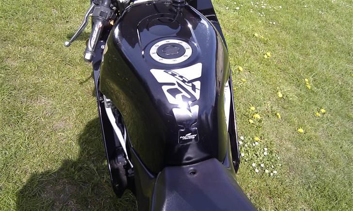 Suzuki GSXR 400RR billede 6