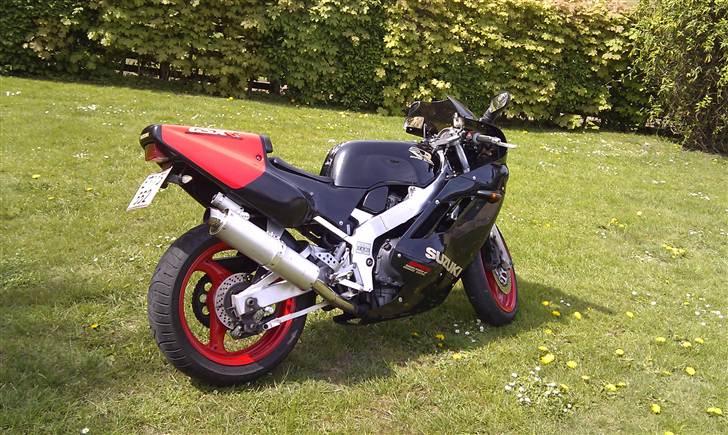 Suzuki GSXR 400RR billede 8