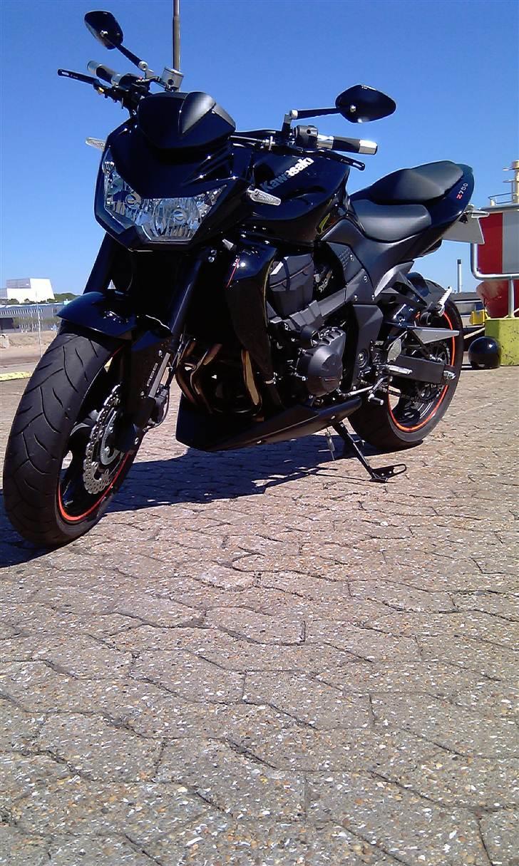 Kawasaki Z750 ABS - Cyklen efter første etape af "makeover" billede 1