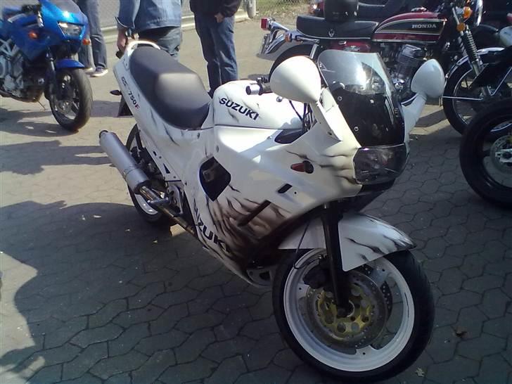 Suzuki gsx 750f billede 2