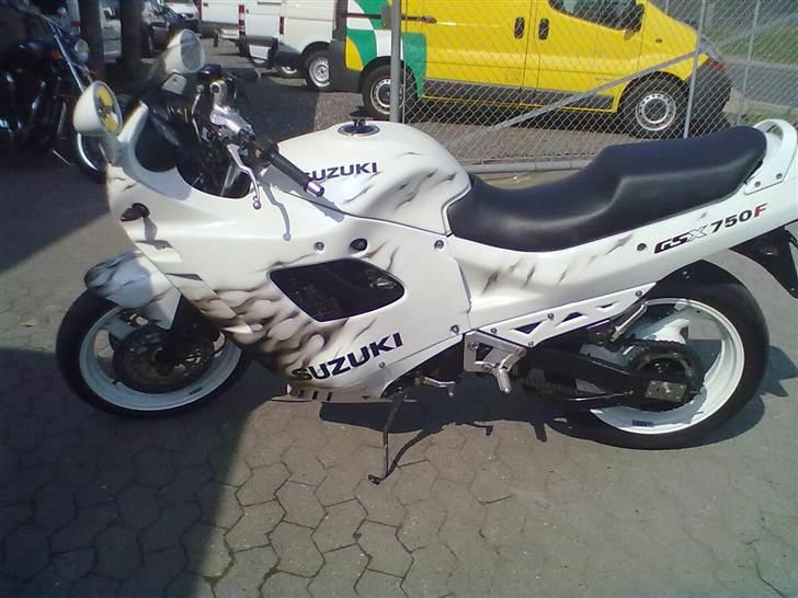 Suzuki gsx 750f billede 5