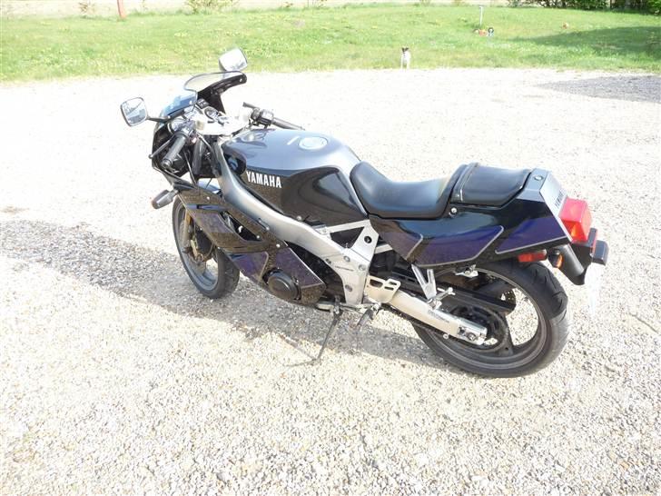 Yamaha FZR 400  billede 10