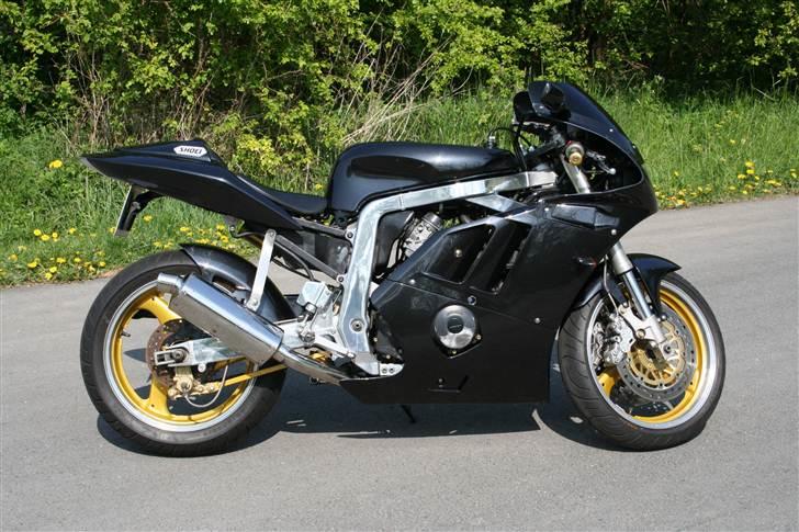 Suzuki GSXR 400 GK76A "solgt" billede 1