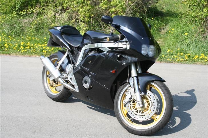 Suzuki GSXR 400 GK76A "solgt" billede 2