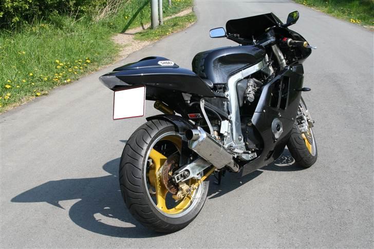 Suzuki GSXR 400 GK76A "solgt" billede 7