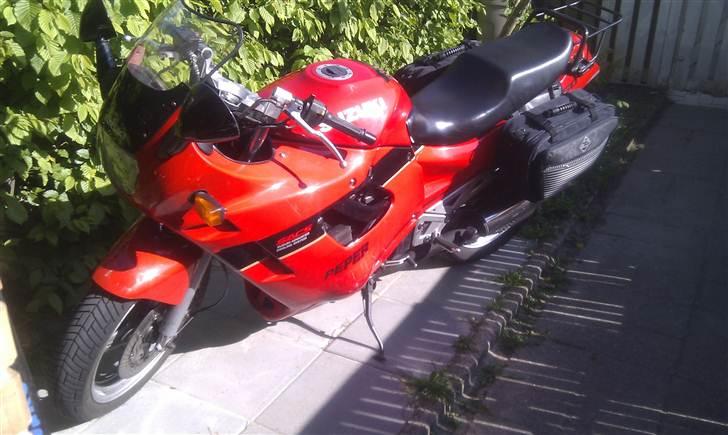 Suzuki Gsx 750 F billede 3