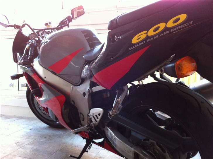 Suzuki ** SOLGT ** GSX-R 600 billede 4