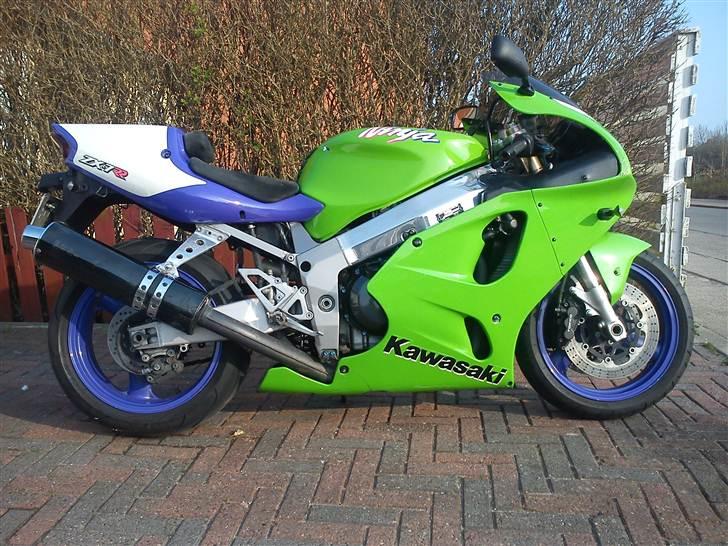 Kawasaki ZX7R"Solgt" billede 1