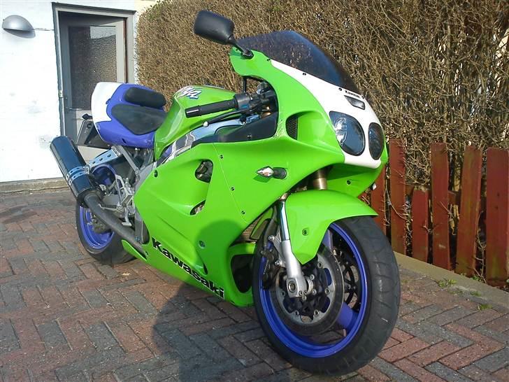 Kawasaki ZX7R"Solgt" billede 4