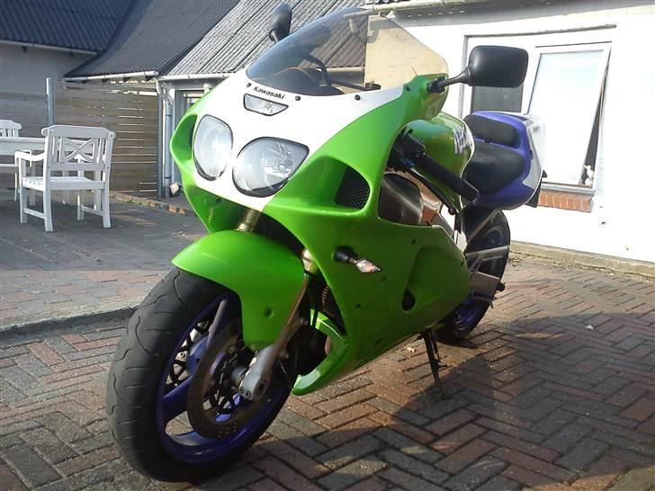 Kawasaki ZX7R"Solgt" billede 5