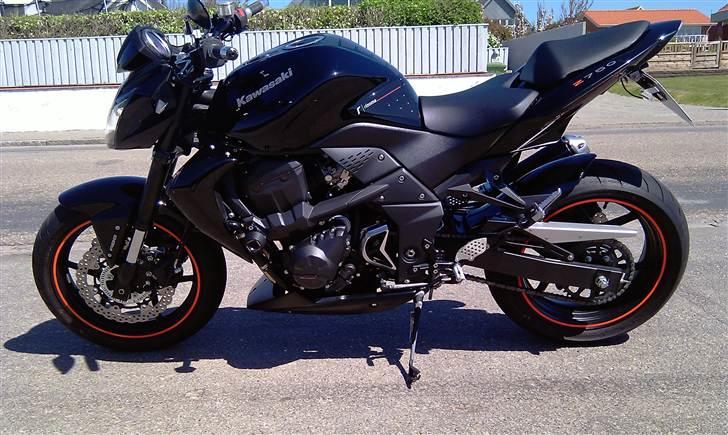 Kawasaki Z750 ABS - Rim stripes pynter da lidt på cyklen ... billede 6