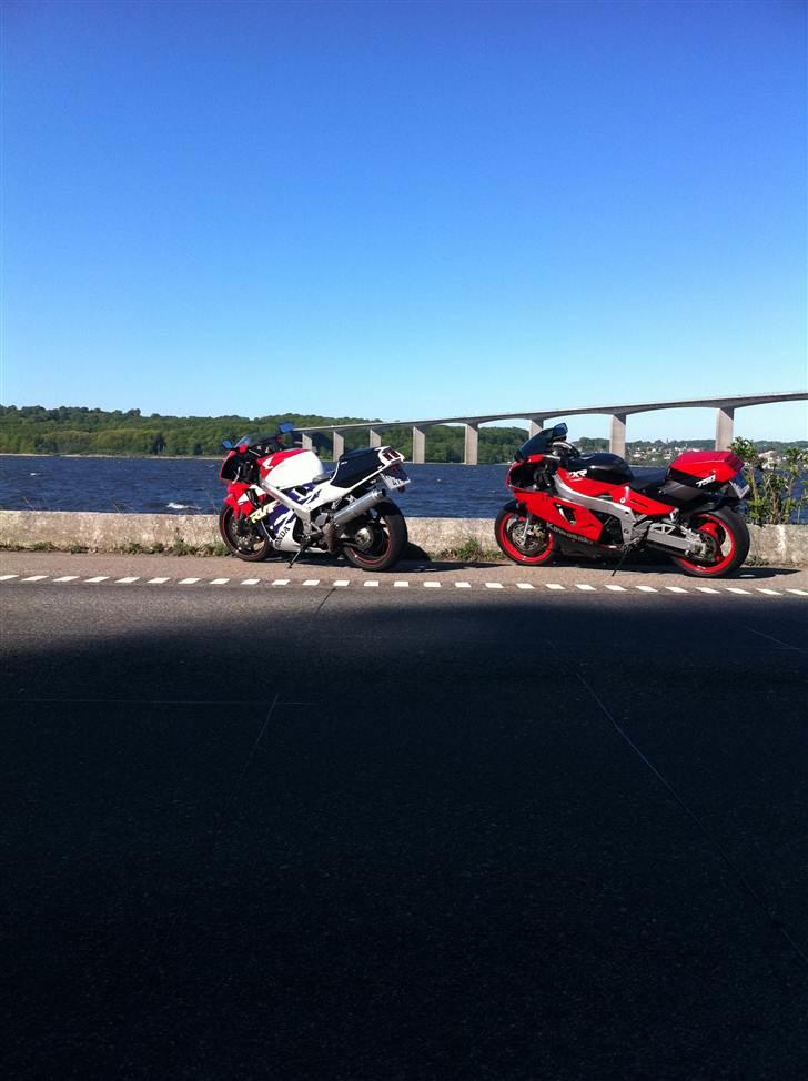 Honda RVF 400 NC35 billede 4