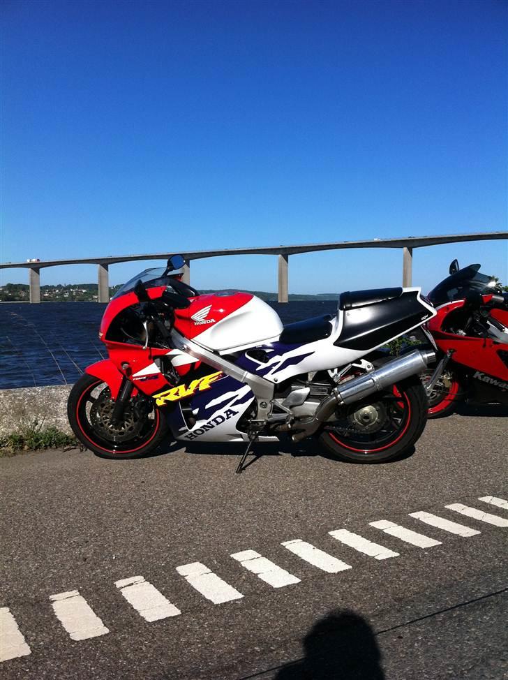 Honda RVF 400 NC35 billede 2