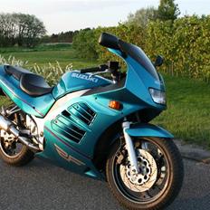 Suzuki rf600r