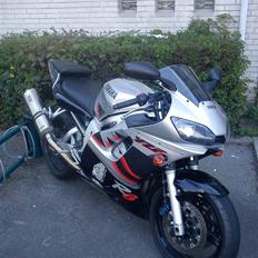 Yamaha yzf r6 