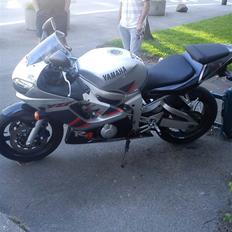 Yamaha yzf r6 