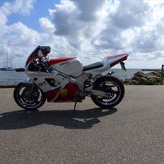 Yamaha FZR 400 R