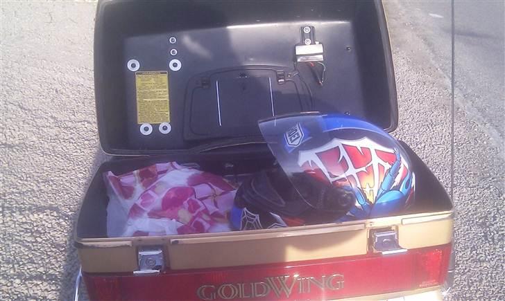 Honda Goldwing GL 1200 LTD "Solgt" - Masser af plads (og lys i boksen) billede 12