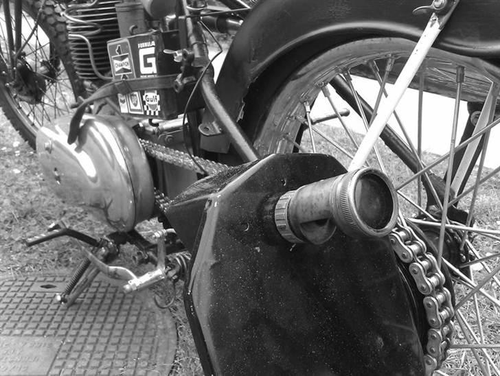 Royal Enfield WD CO 350 "Rusted n Busted" billede 9