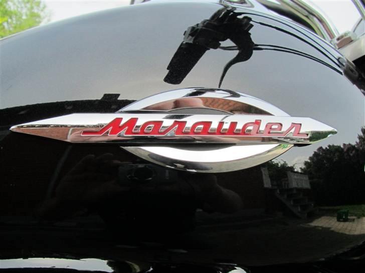 Suzuki VZ 1600 Marauder "SOLGT" :-D - "MARAUDER"  læs:  [MÅ-RÅU-DØR]  og ikke [MA-RAU-DØR]  En Marauder er en lands-stryger der røver og plyndrer, Uuuuh så pas så hellere på derude...   ;-) billede 3
