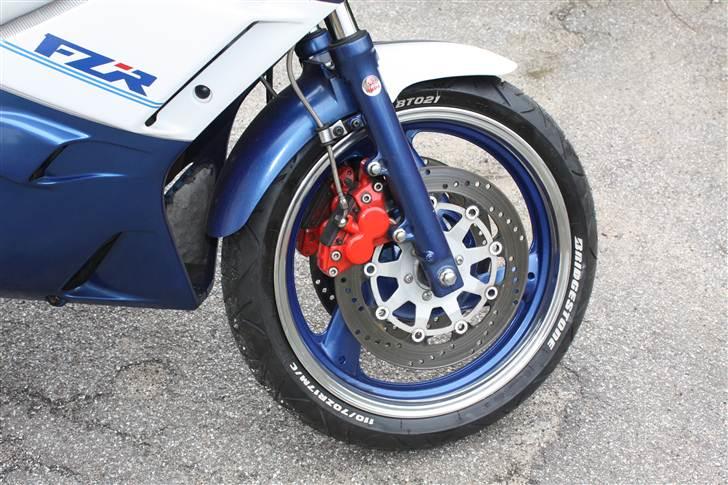 Yamaha FZR 600 billede 5