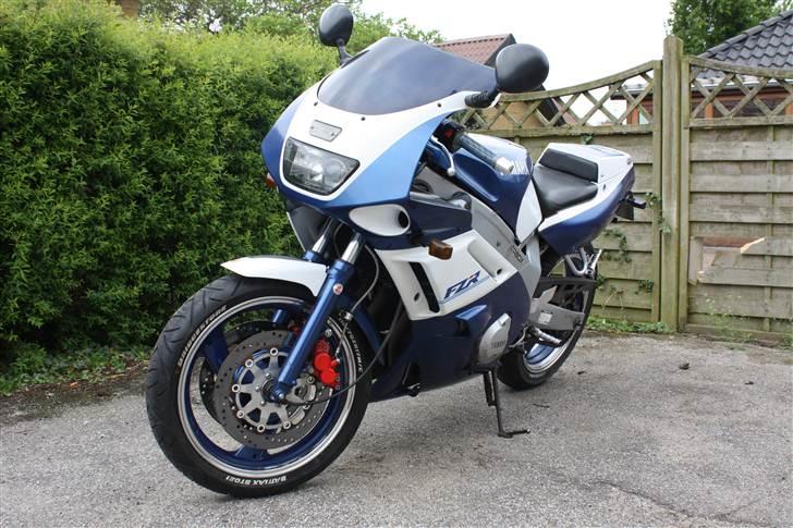 Yamaha FZR 600 billede 6