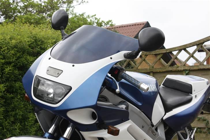 Yamaha FZR 600 billede 7
