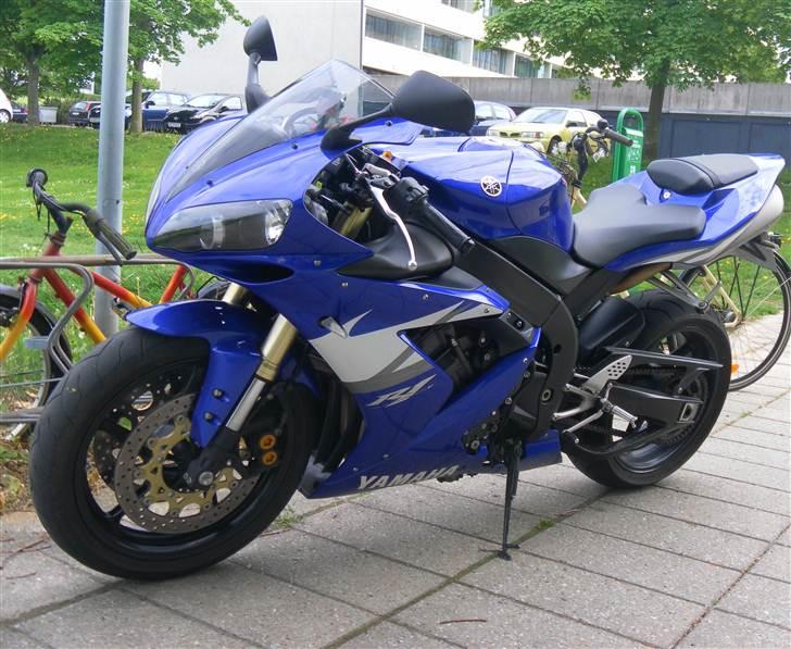 Yamaha R1 billede 1
