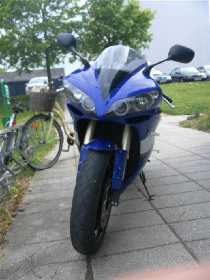 Yamaha R1 billede 3