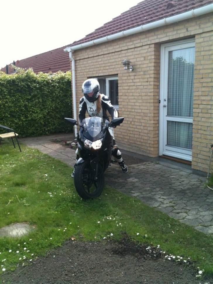 Kawasaki Ninja 250R - Er ved at køre den ud af have for første gang (: billede 15