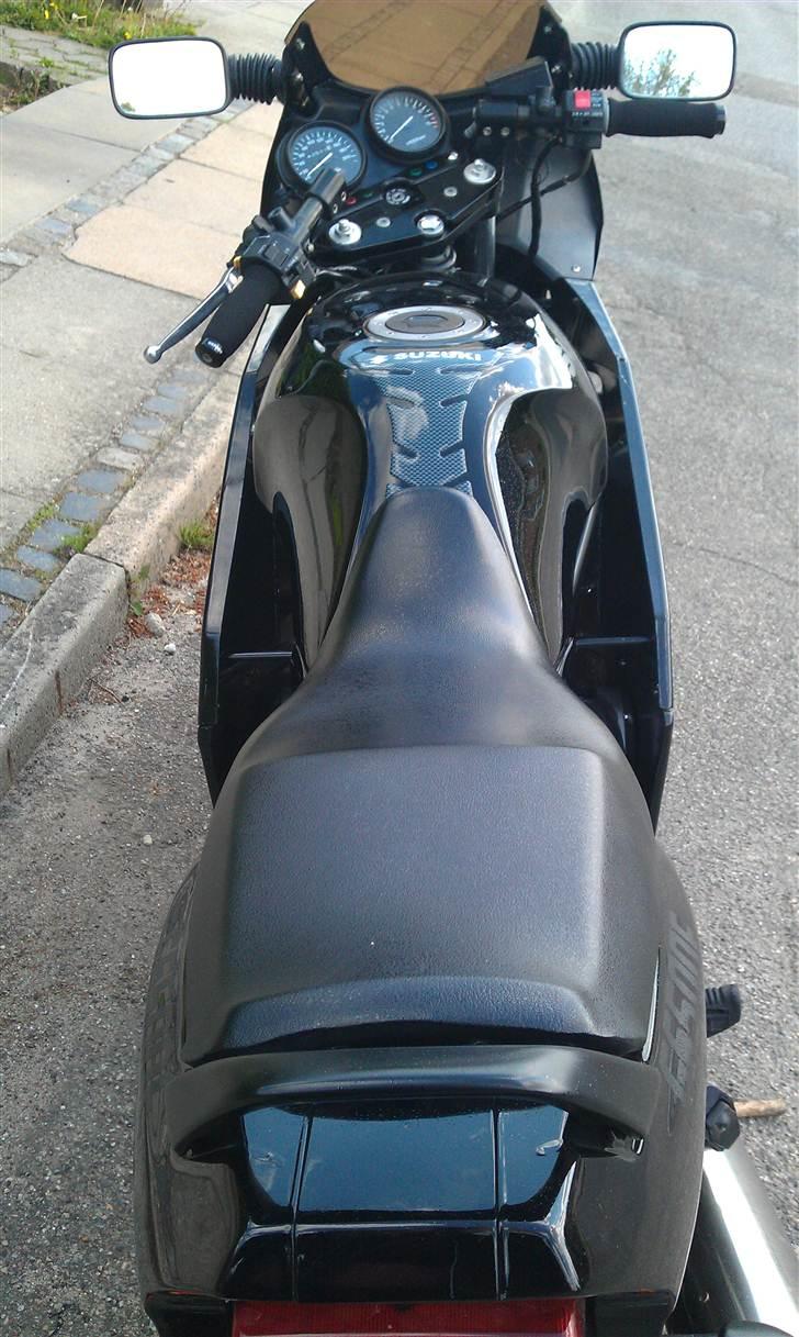 Suzuki GS 500 E - Sidespejlene er fra en bil billede 6