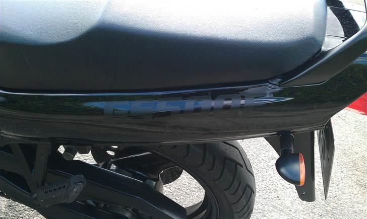 Suzuki GS 500 E - Her er det gamle fuldstændig standardsæde - se de andre billeder, for at se mit nye special sæde :-)
 billede 10