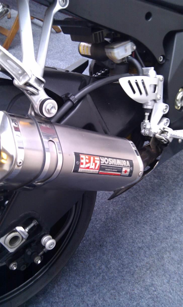 Suzuki GSXR 1000 K6 (solgt) - Rigtig fed lyd specielt når den får den kommer op i omdrejninger  billede 6