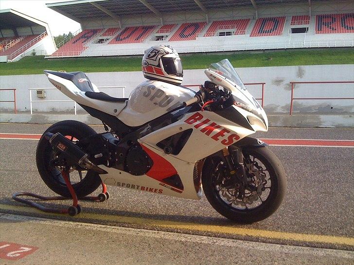 Suzuki GSX-R1000 - Banecykel - Most 2011 billede 1